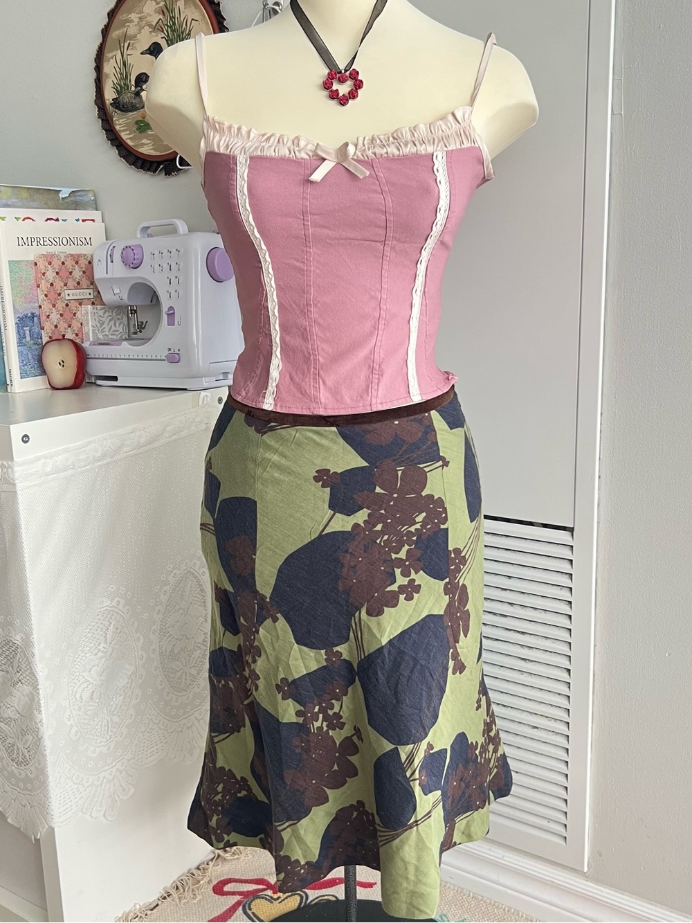 90s Y2K classic office siren Green floral midi skirt